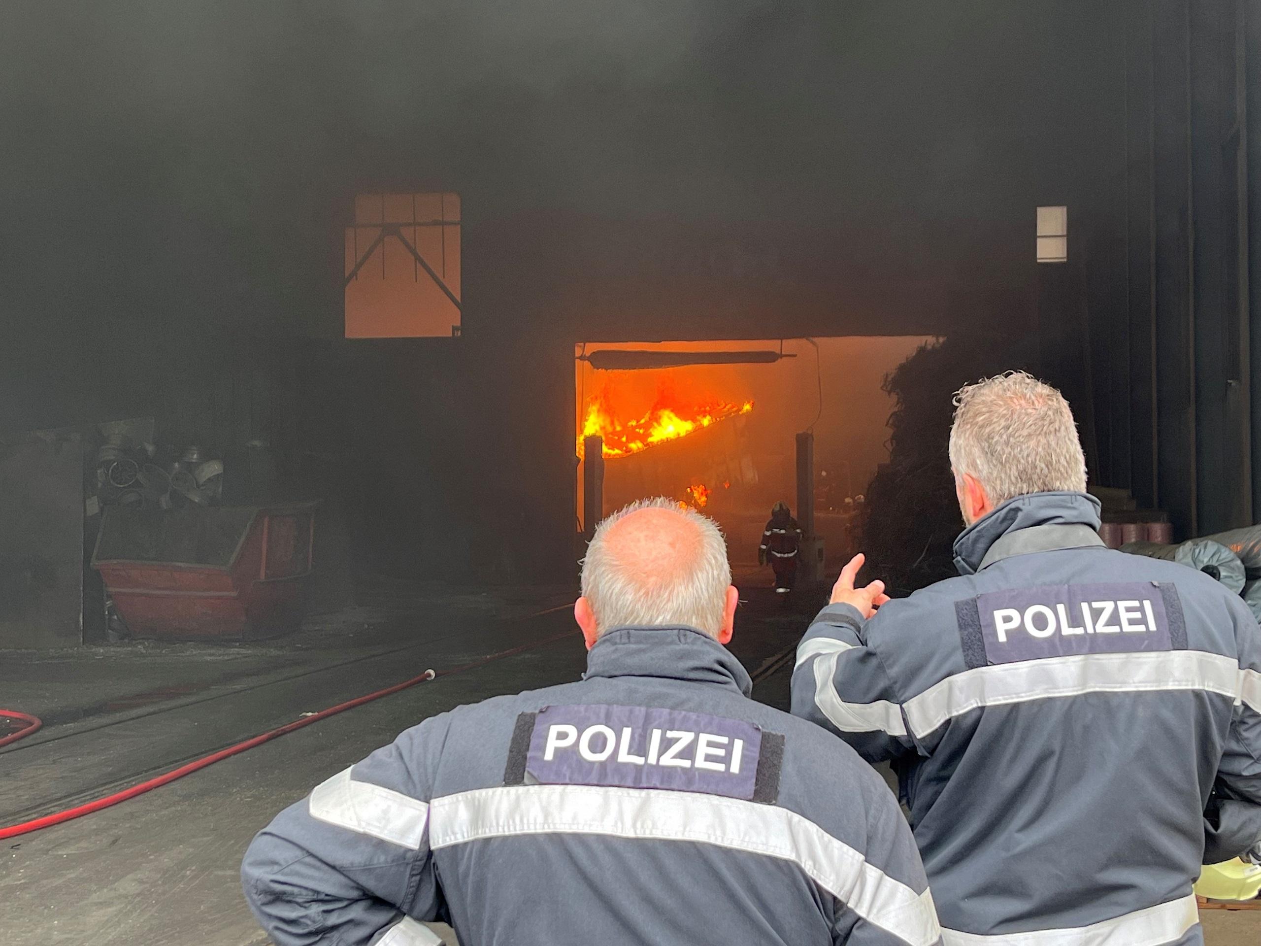 Regensdorf ZH – Grossaufgebot wegen Brand von Titanspänen