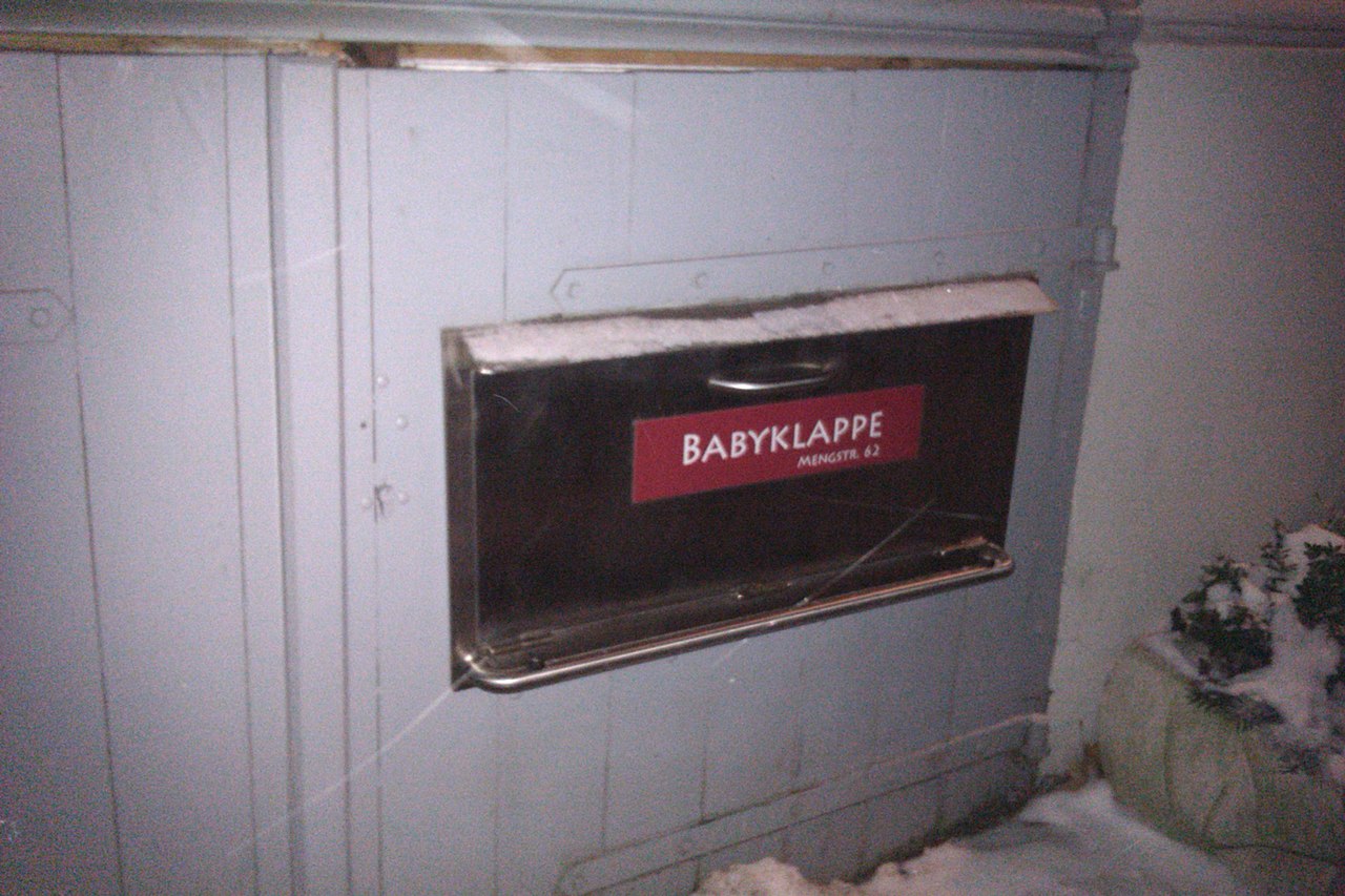 Warschau: 6-jährige Eliza in Babyklappe abgegeben – Ermittlungen laufen