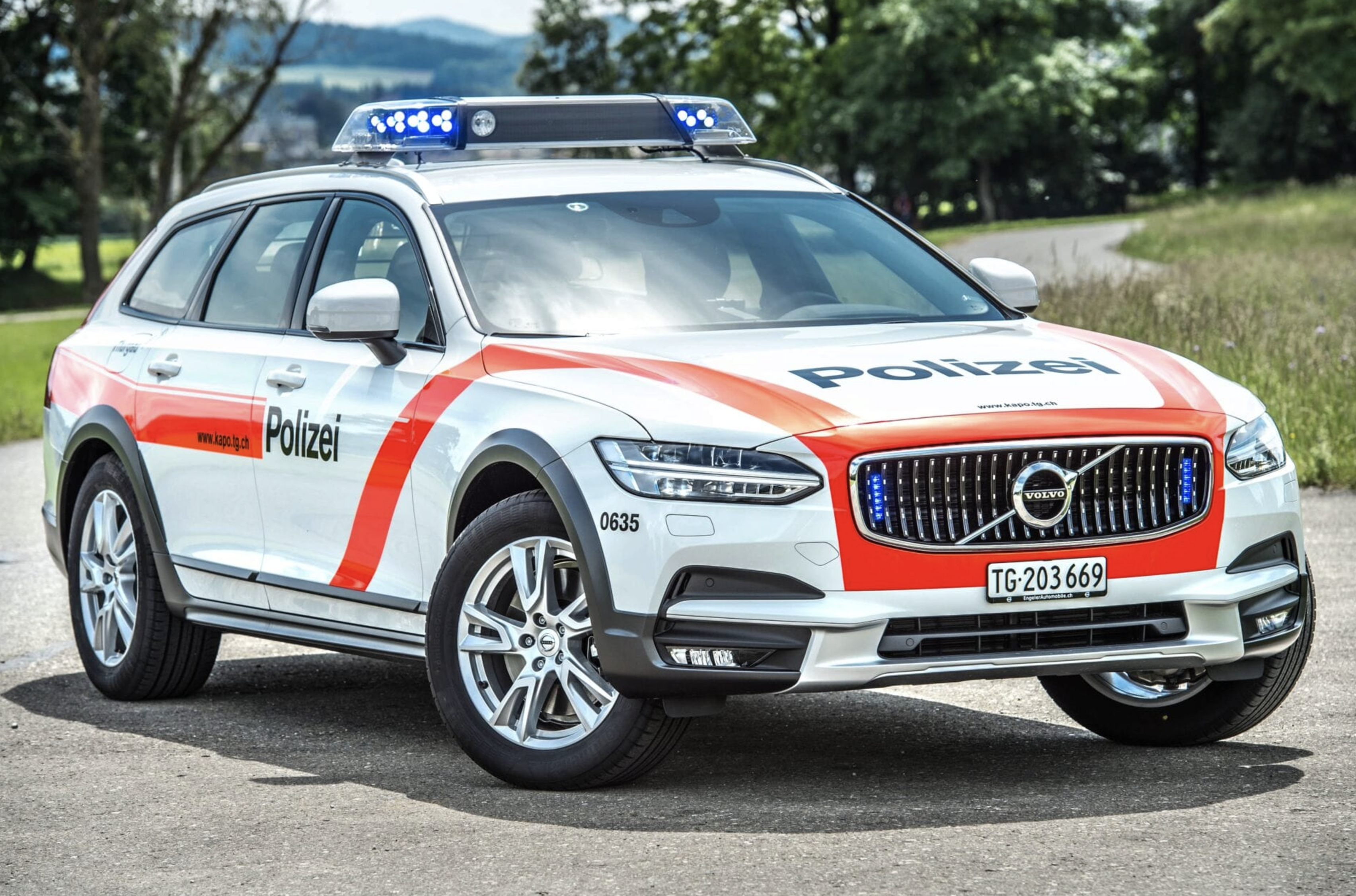 Amriswil TG: Rollerfahrer bei Unfall im Kreisverkehr verletzt