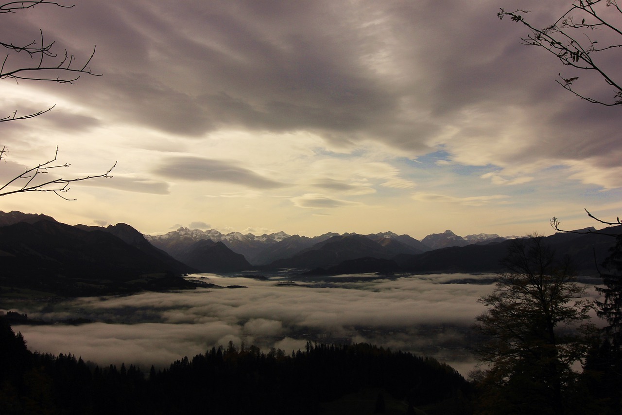 Wetter am 21. Oktober 2024 – Sonnig mit Hochnebel im Flachland, mild