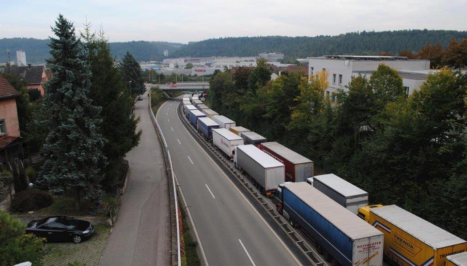 A4 bei Schaffhausen wird am Tag der Deutschen Einheit als Schwerverkehr-Warteraum genutzt