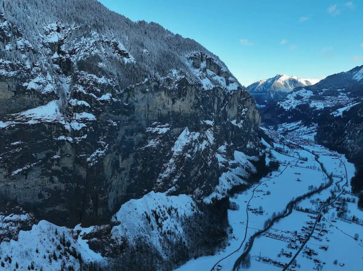 Stechelberg BE: Basejumper stürzt in den Tod – Ermittlungen eingeleitet!