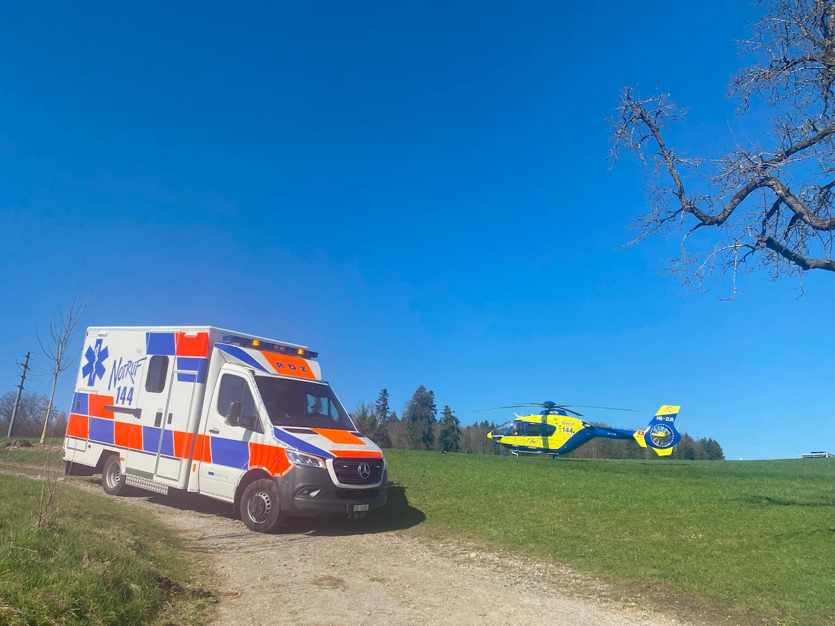 Baar ZG: Reiterin bei Sturz schwer verletzt – Rettungshelikopter im Einsatz