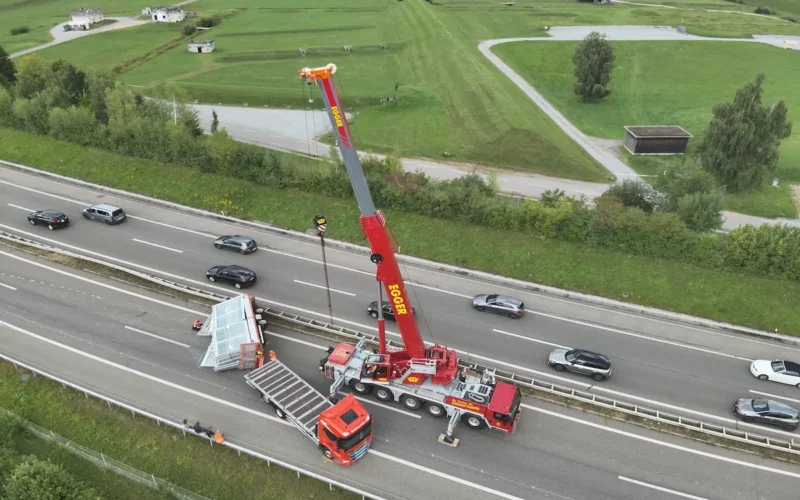 Gossau SG: Lastwagen kippt auf A1 – Vollsperrung und langer Stau
