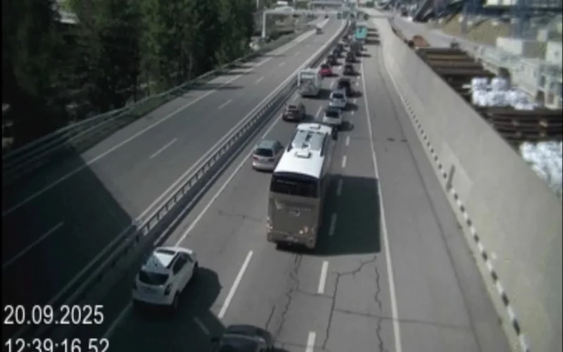 A2: Drei Kilometer Stau vor dem Gotthard – 30 Minuten Zeitverlust