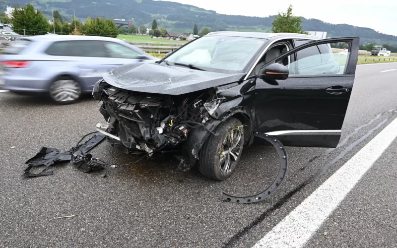 Widnau SG: Selbstunfall auf der A13 – Auto kracht in Leitplanken