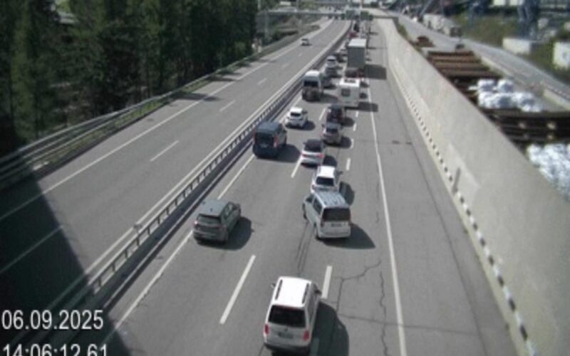 A2: 3 km Stau zwischen Quinto TI und Airolo TI – 30 Minuten Verzögerung